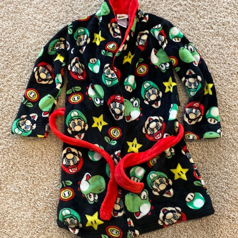 Boys super Mario bothers robe, size small 6/7